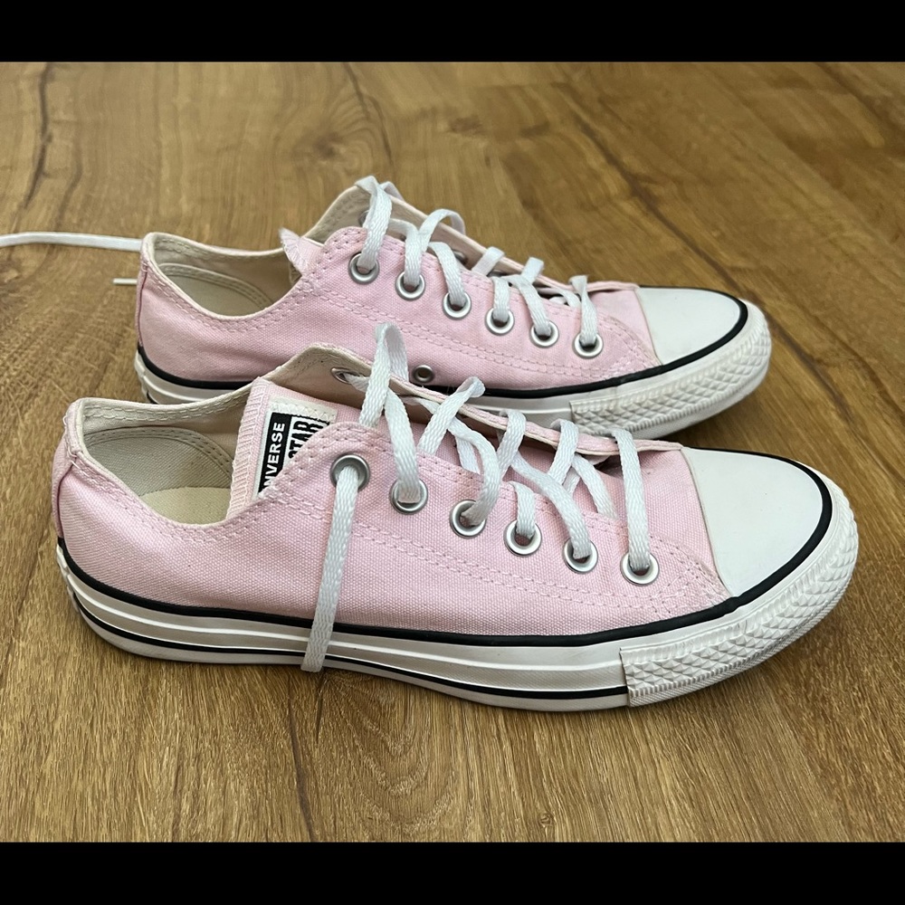 Converse shoes🌸